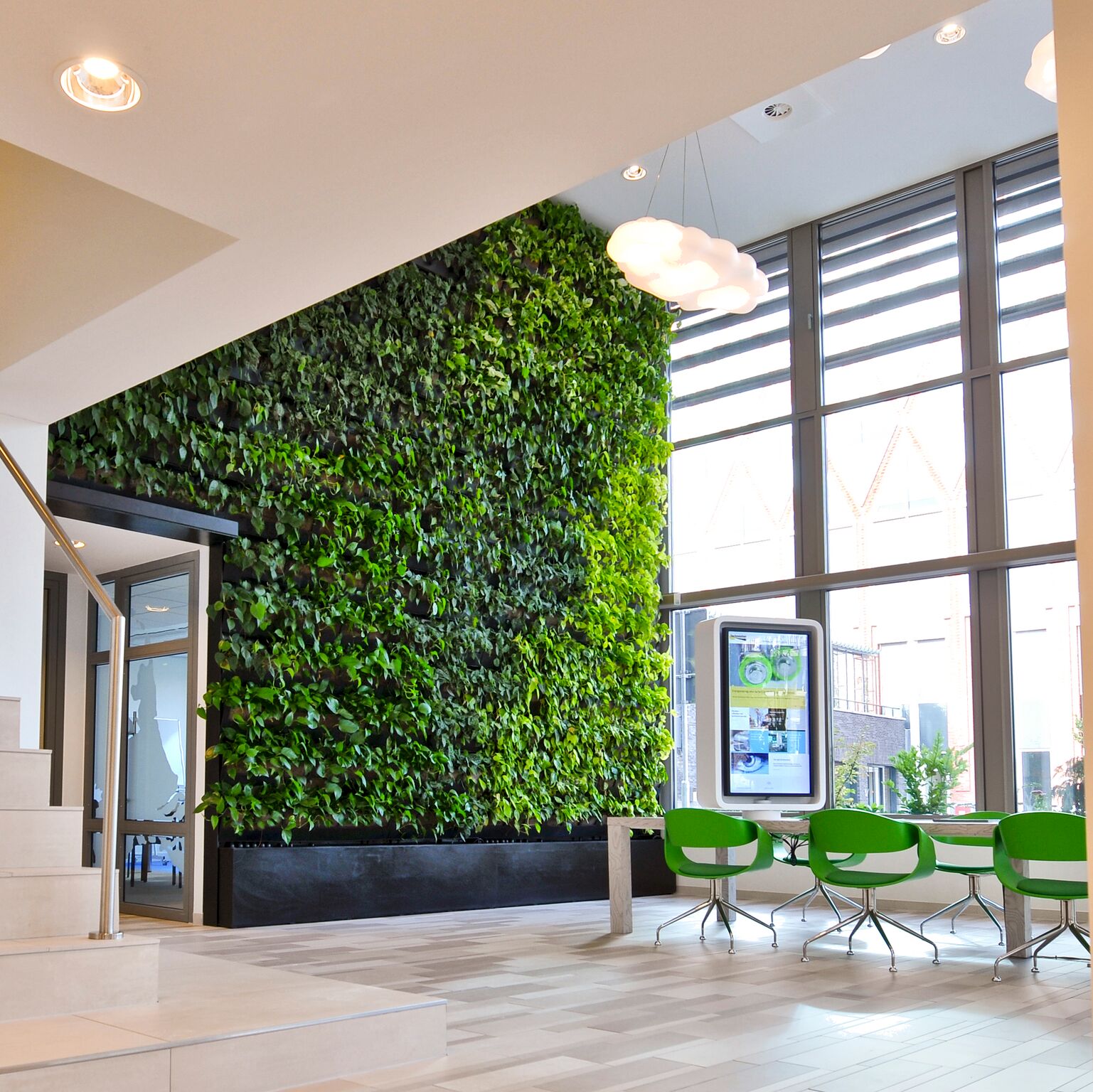 Озеленение офиса компании под ключ - цены на вертикальное озеленение